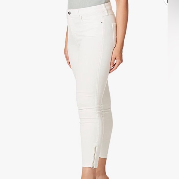 Guess High-Rise Crop Skinny Jeans - Iconic Style & Comfort! - Picture 3 of 13
